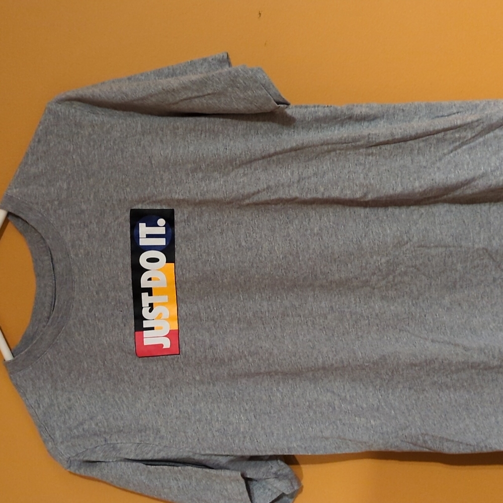 Mens Medium Nike Shirt